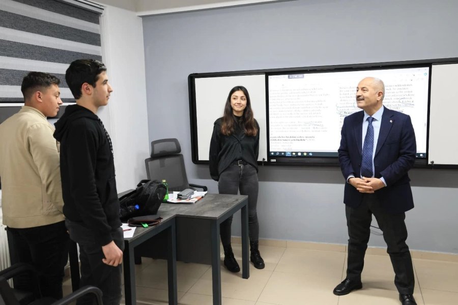 Büyükgöz’den ‘güzide’  gençlere tatlı sürpriz   