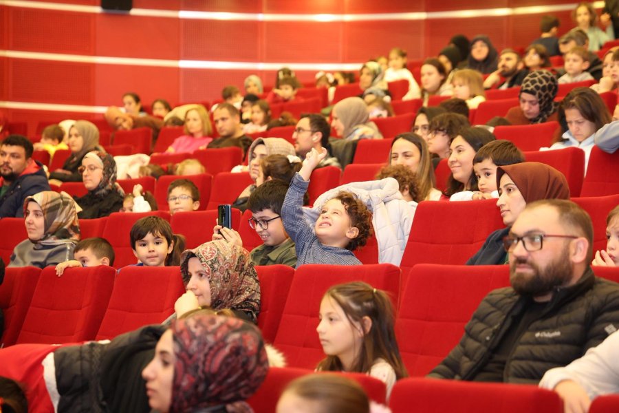 Başkan Büyükgöz’den Minik Sinemaseverlere Sürpriz