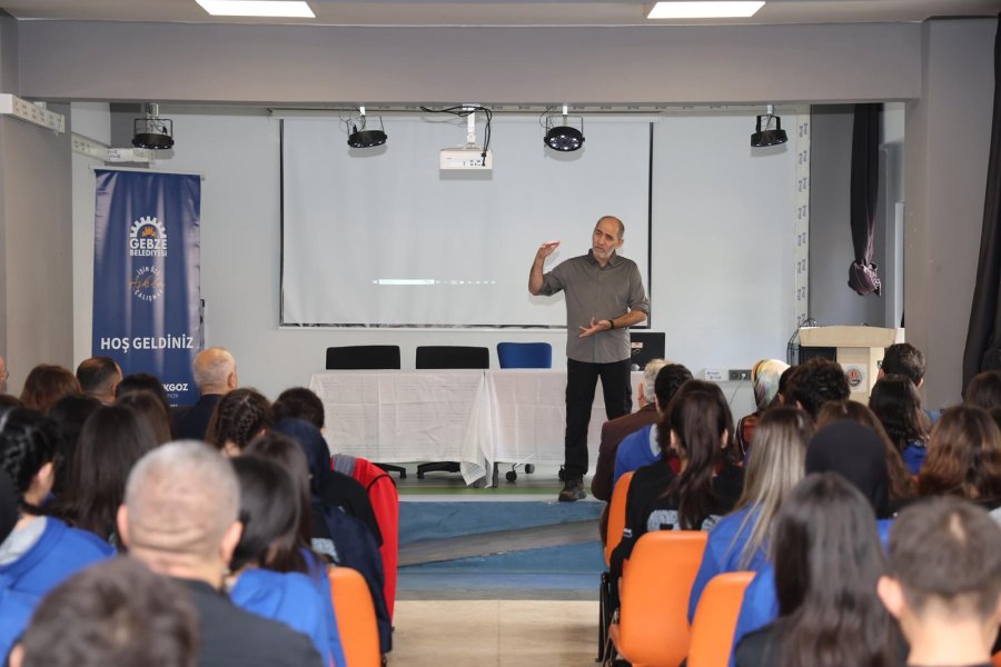 Ahmet Sula’dan Gebzeli Gençlere “Şuurlu Gençlik” Semineri