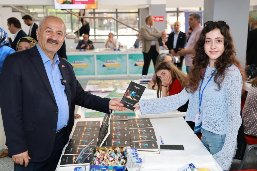 3. Bizim Yazarlar Kitap Tanıtım Günleri Başladı
