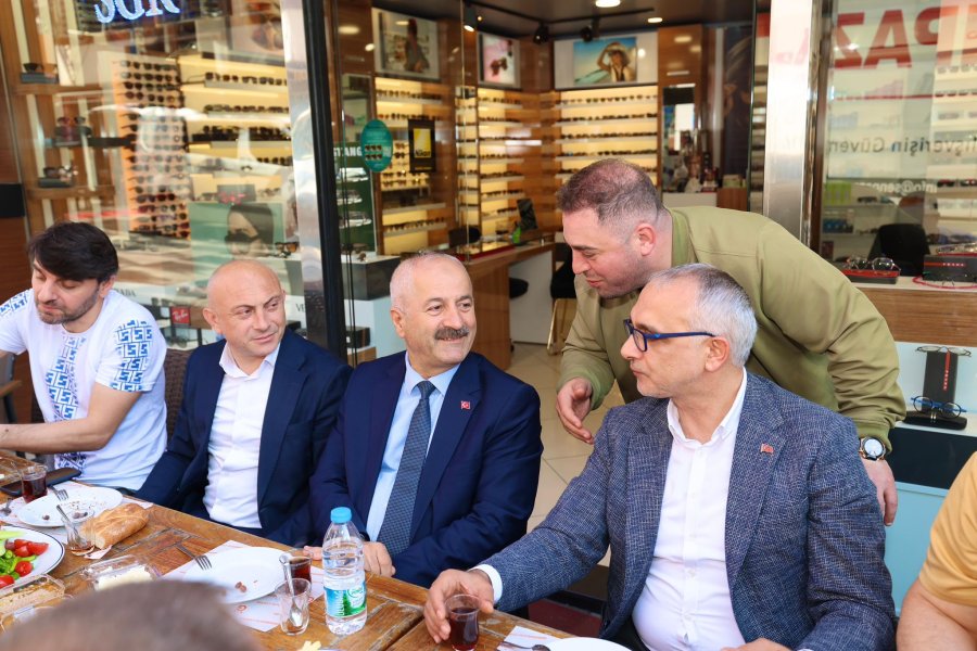 Başkan Büyükgöz, Eskiçarşı Esnafıyla Kahvaltıda Buluştu