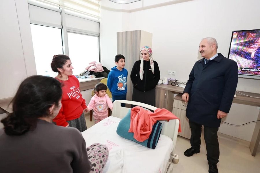  Cumhur İttifakı Adayı Büyükgöz’den Hastalara Moral Ziyaretleri 