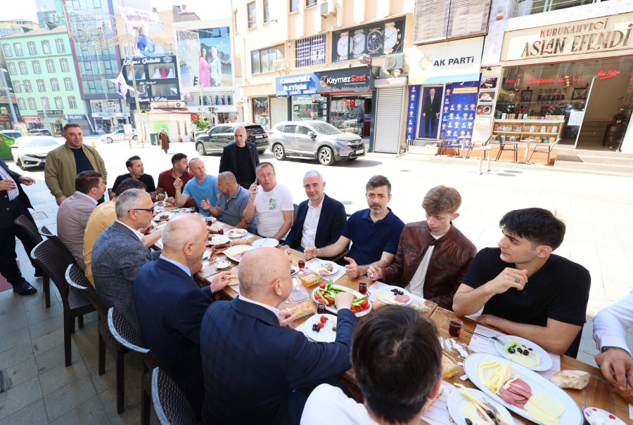 Başkan Büyükgöz, Eskiçarşı Esnafıyla Kahvaltıda Buluştu