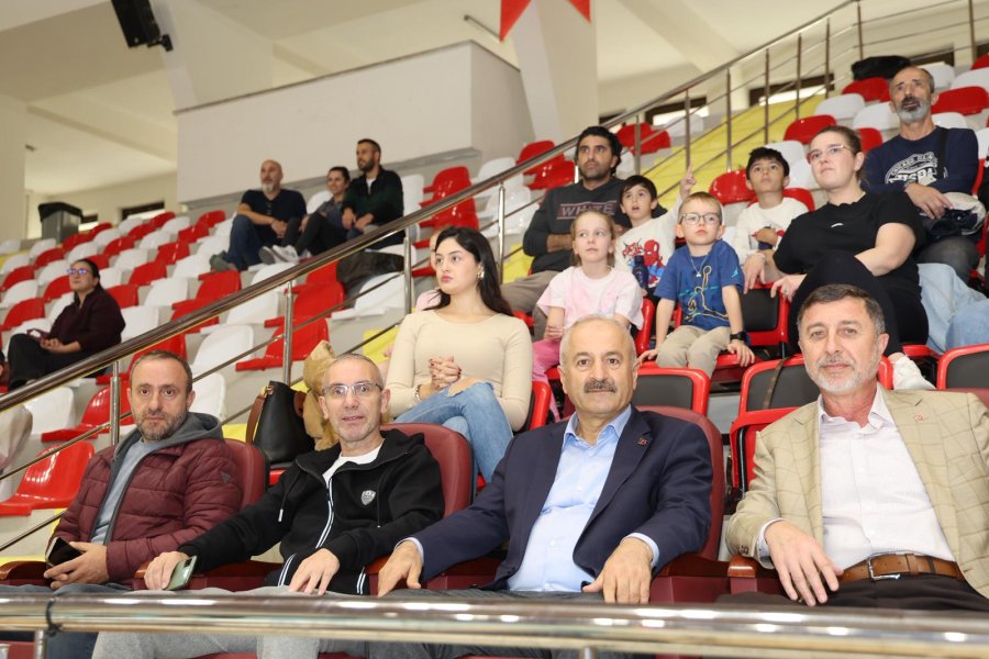 Gebze Belediyesi Voleybol Takımı’ndan Galatasaray’a Karşı Büyük Zafer