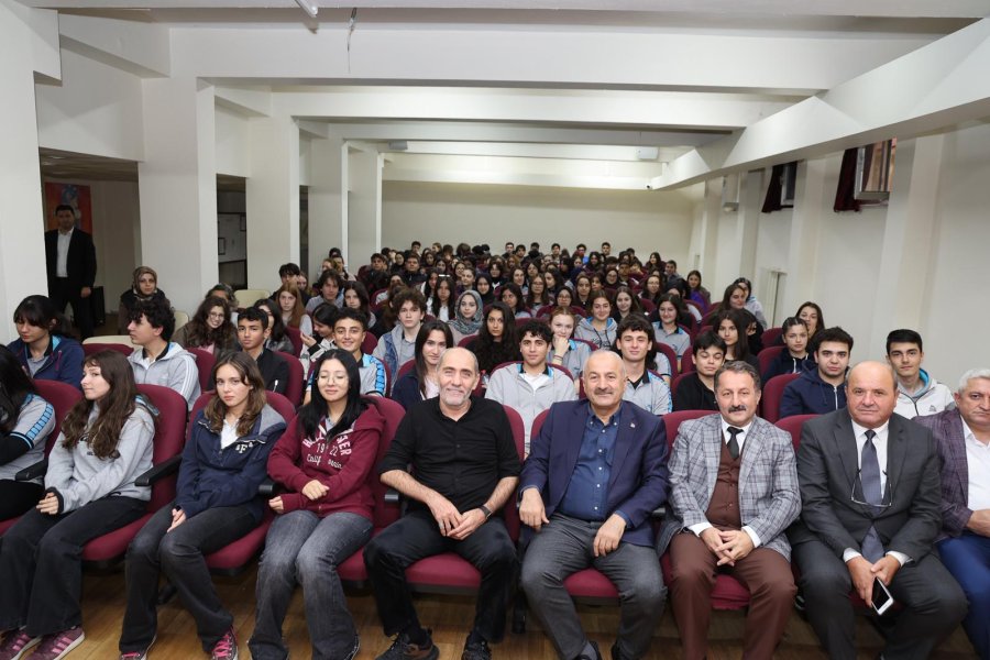 Ahmet Sula’dan Gebzeli Gençlere “Şuurlu Gençlik” Semineri