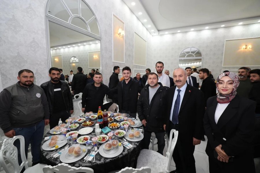 Başkan Büyükgöz mesai arkadaşlarını iftarda ağırladı
