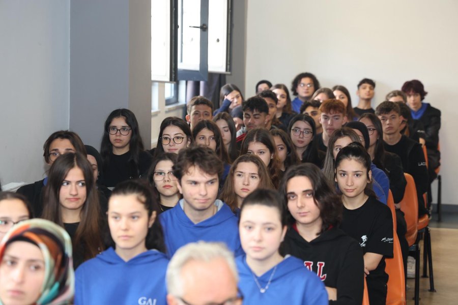 Ahmet Sula’dan Gebzeli Gençlere “Şuurlu Gençlik” Semineri