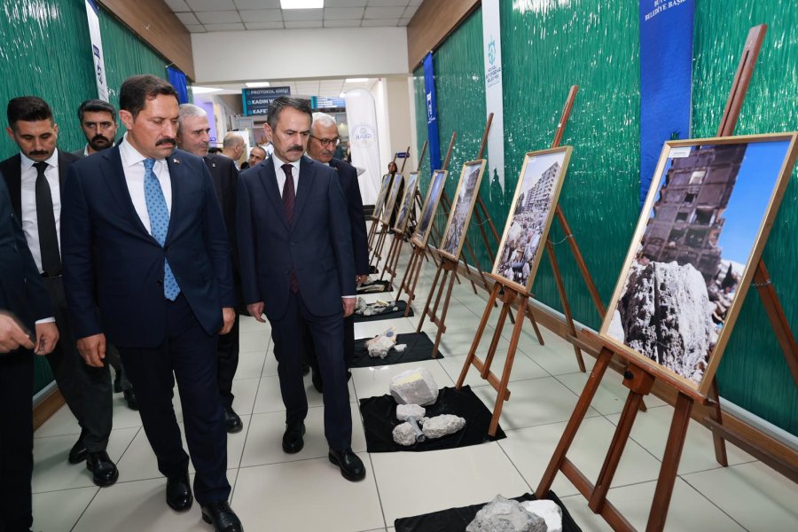 “Sarsıldık Sarıldık” Hatırat Takdimi Programı Yoğun Katılımla Gerçekleşti