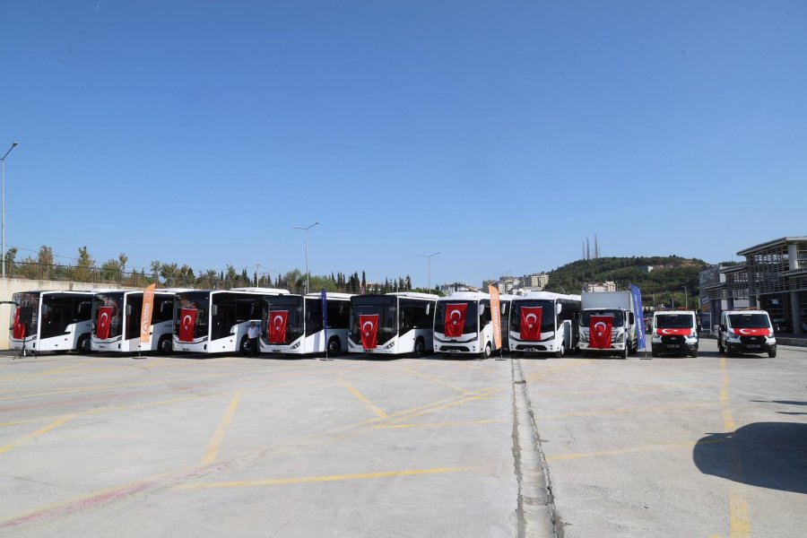 Gebze Belediyesi 32 Yeni Aracı Törenle Hizmete Aldı