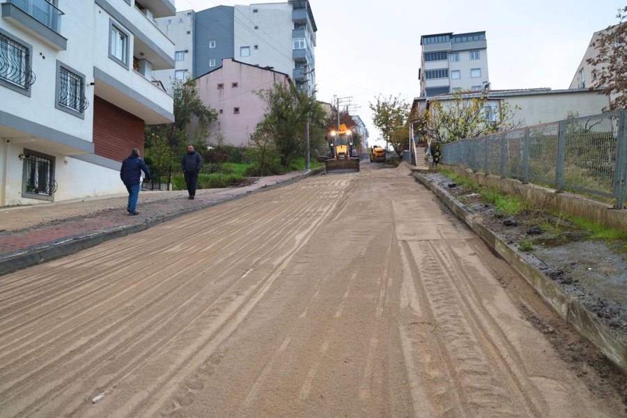 Başkan Büyükgöz Adem Yavuz Mahallesi’nde Üstyapı Çalışmalarını Yerinde İnceledi