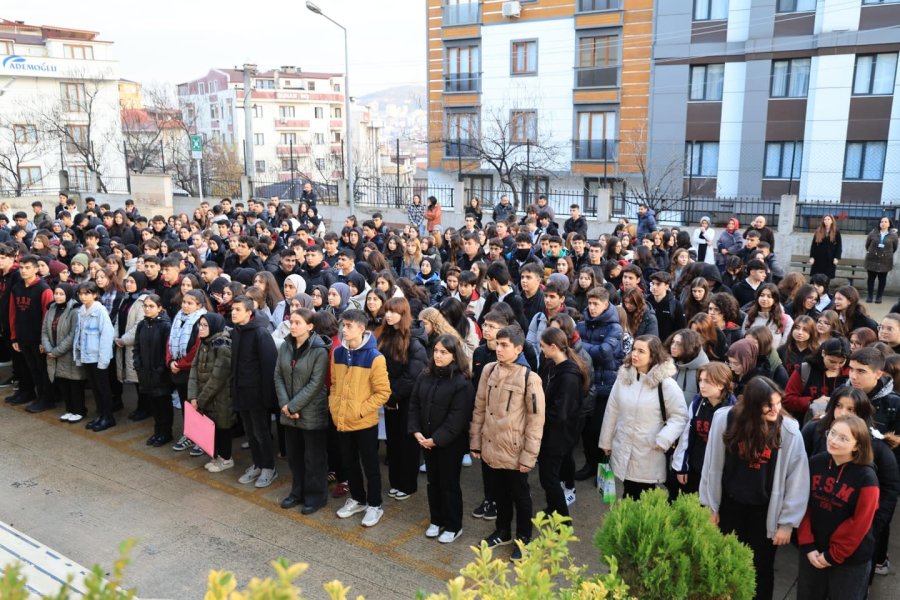 Kaymakam Özyiğit ve Başkan Büyükgöz Bayrak Töreninde