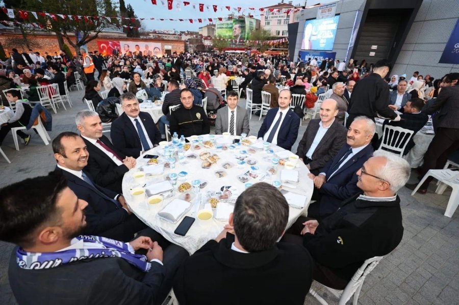 Gebze’de On Binleri Buluşturan İftar Programı