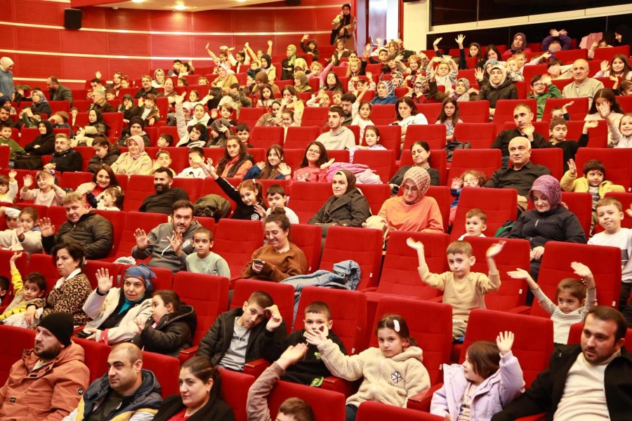 Başkan Büyükgöz’den Minik Sinemaseverlere Sürpriz
