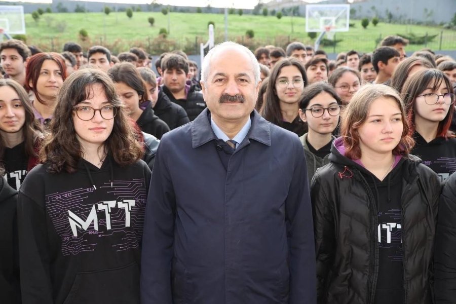 Kaymakam Özyiğit ve Başkan Büyükgöz Bayrak Töreninde