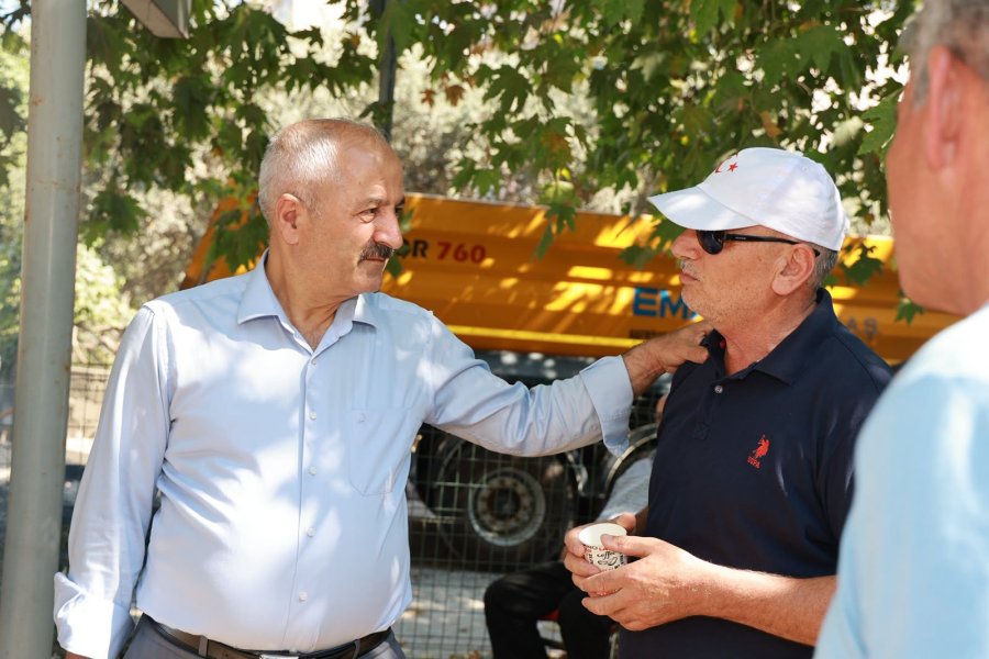 Başkan Büyükgöz, İstasyon Mahallesi'nde Devam Eden Asfalt Çalışmalarını Yerinde İnceledi