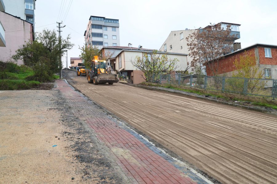 Başkan Büyükgöz Adem Yavuz Mahallesi’nde Üstyapı Çalışmalarını Yerinde İnceledi