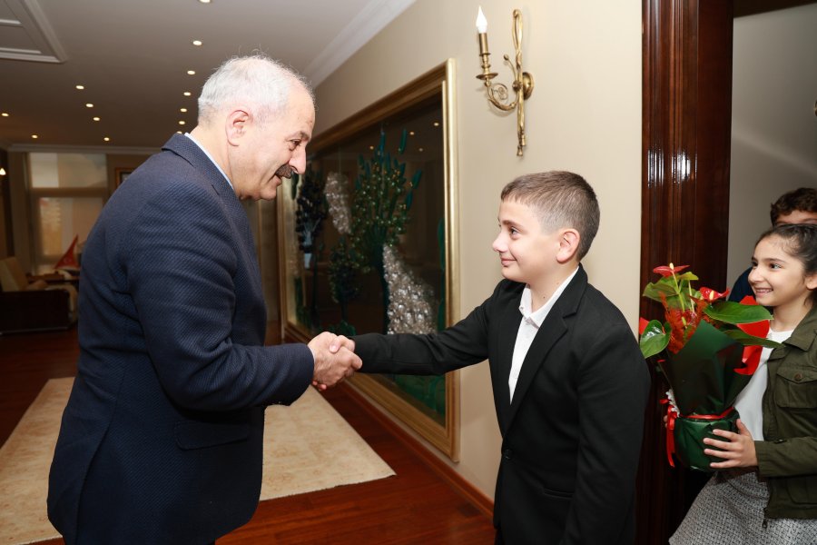 Başkan Büyükgöz Koltuğunu Minik Başkan’a Devretti