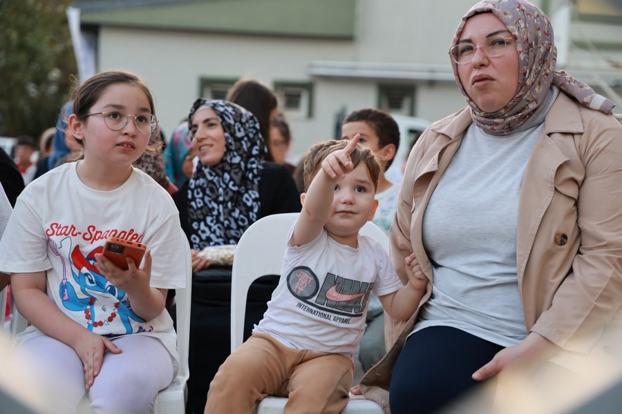 Mahallemde Sinema Var Tam Gaz Devam Ediyor