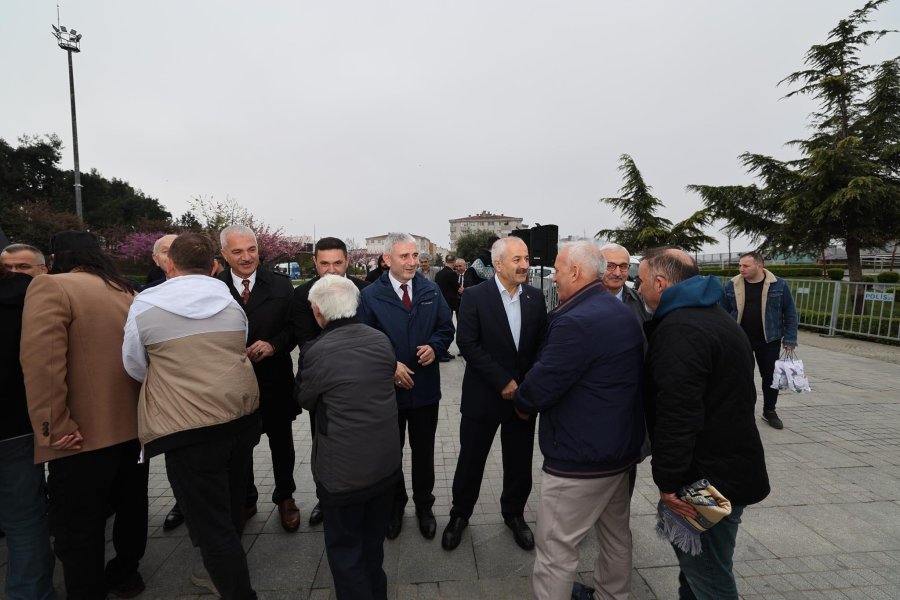 Gebzeliler meydanda bayramlaştı