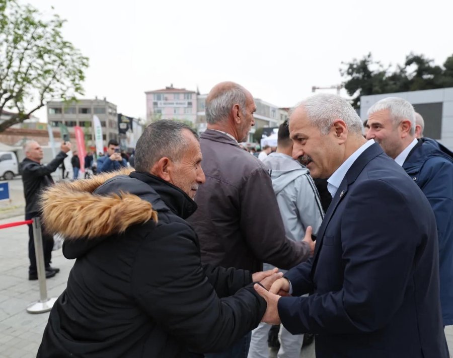 Gebzeliler meydanda bayramlaştı