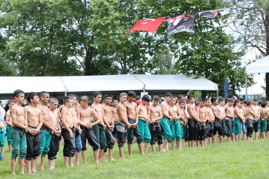 Tarihi Hünkar Çayırı Yağlı Güreşlerinde  Altın Kemer Ali Gürbüz’ün