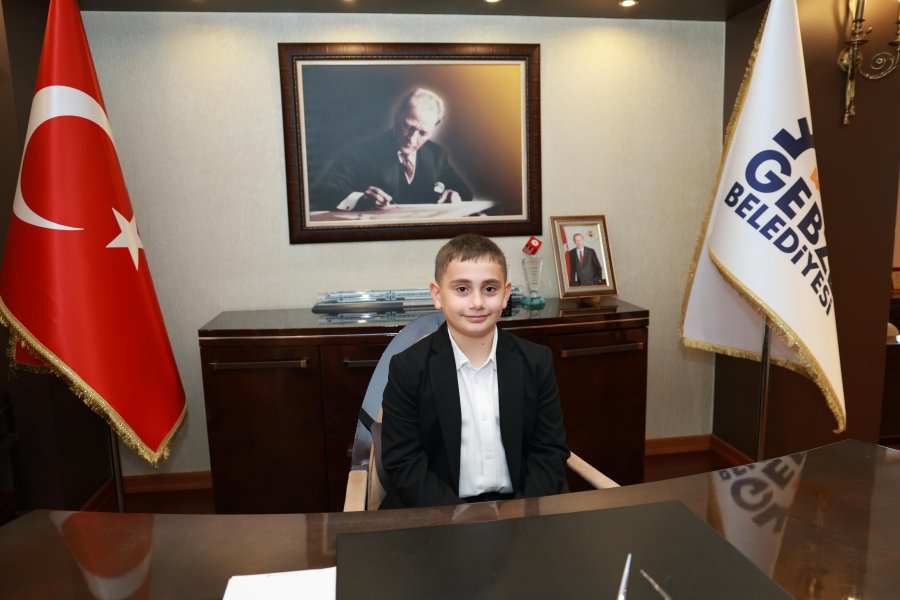 Başkan Büyükgöz Koltuğunu Minik Başkan’a Devretti