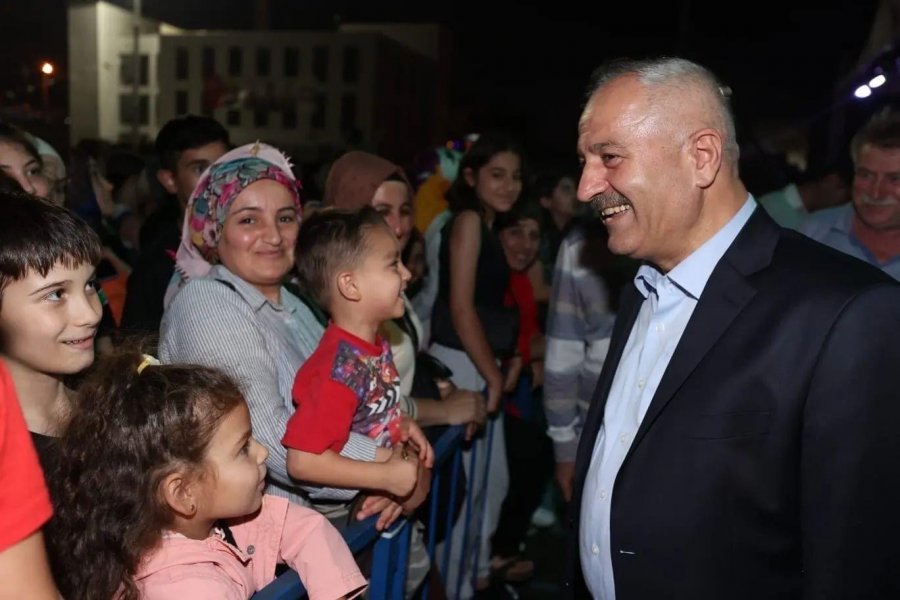 Binlerce Gebzeli Ekin Uzunlar Konserinde Buluştu