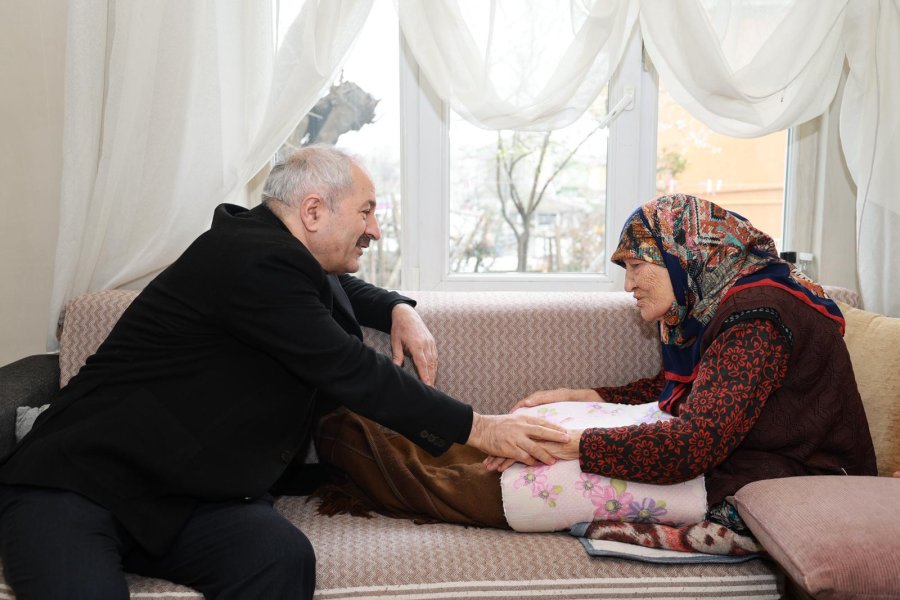 Başkan Büyükgöz’den 100 Yaşındaki Hesna Karaca Teyzeye Ziyaret