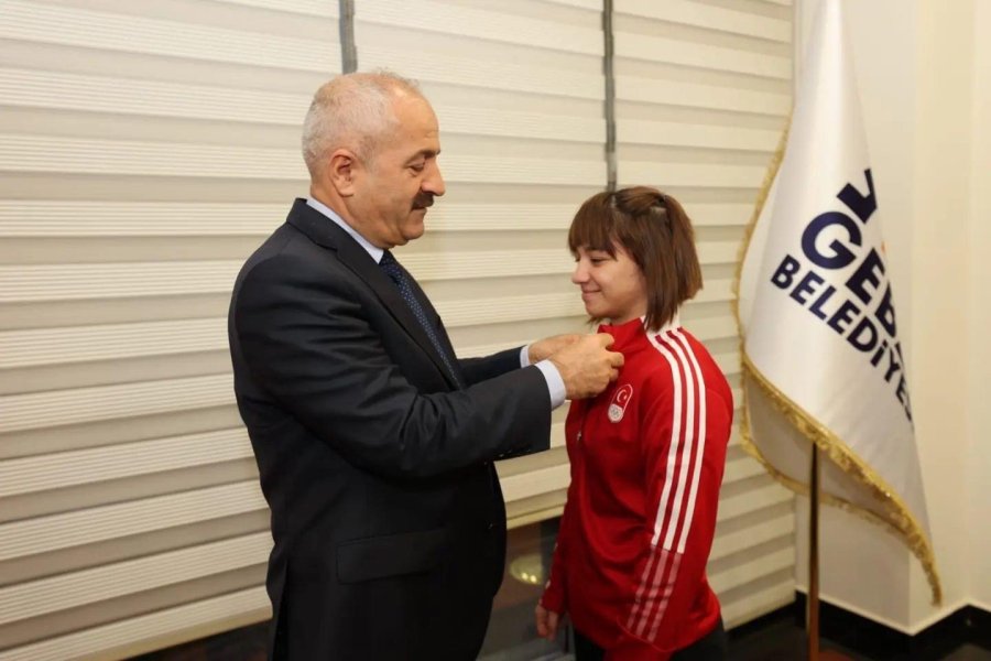 Başkan Büyükgöz Şampiyon Sporcuları Ödüllendirdi