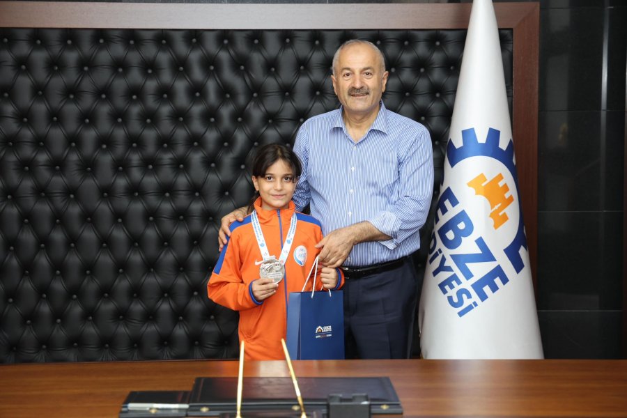 Başarılı Karatecilerden Başkan Büyükgöz’e Ziyaret