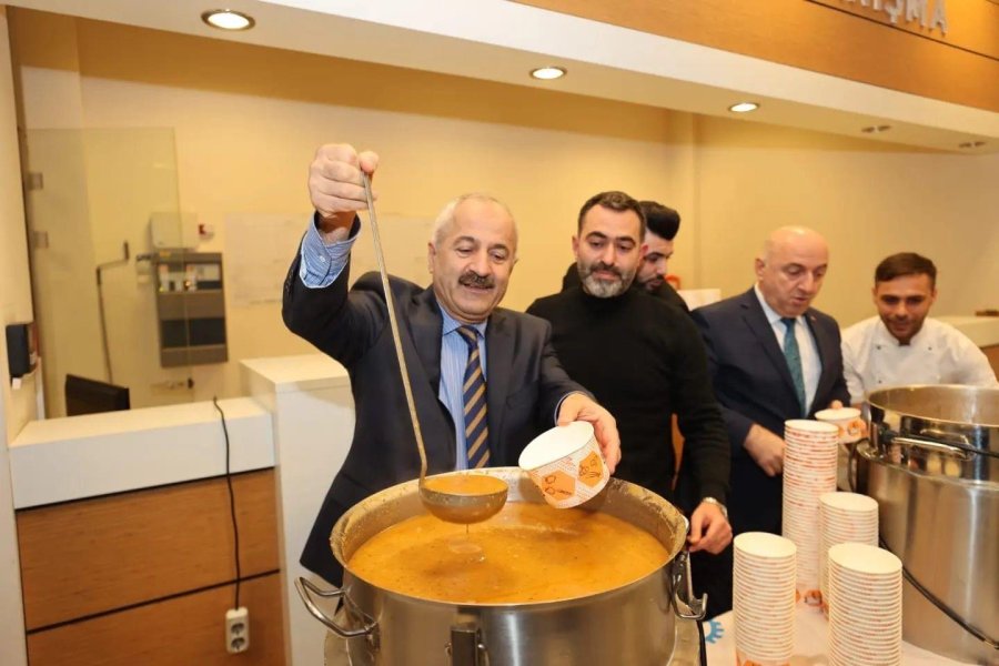 Başkan Büyükgöz’den GTÜ’lü  Öğrencilere Çorba İkramı