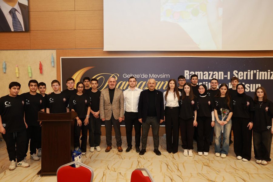 BAŞKAN BÜYÜKGÖZ, İFTAR SOFRASINDA GENÇLERLE BİR ARAYA GELDİ