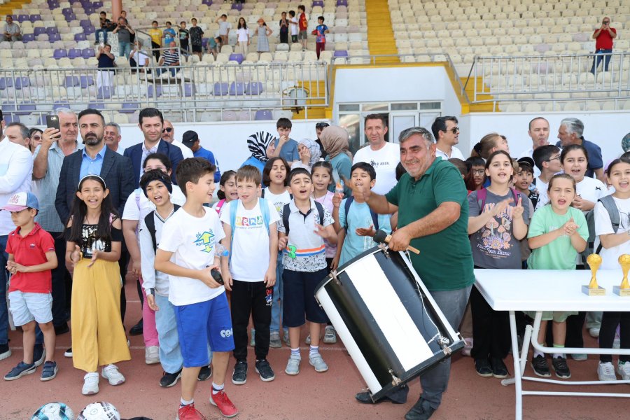 Başkan Büyükgöz Minik Sporcuları Yalnız Bırakmadı