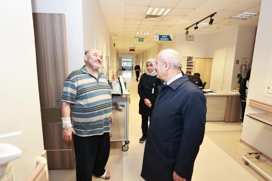  Cumhur İttifakı Adayı Büyükgöz’den Hastalara Moral Ziyaretleri 