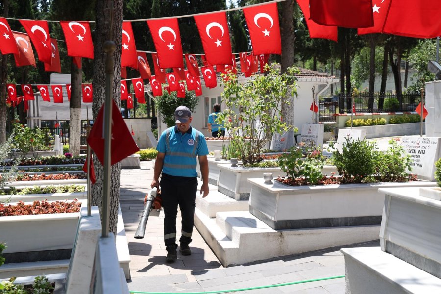 Mezarlık ve Şehitliklerde Kapsamlı Bakım Çalışması