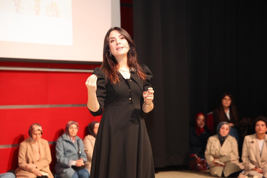 Gebze Okur Projesinde Dilek Cesur Söyleşisi Yoğun İlgi Gördü