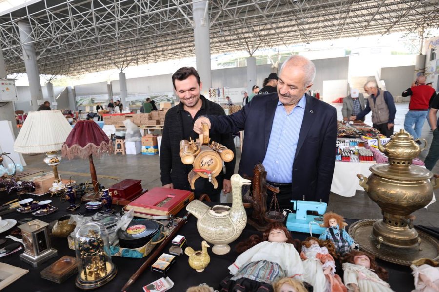 Gebze’de Antika Pazarı Kuruldu