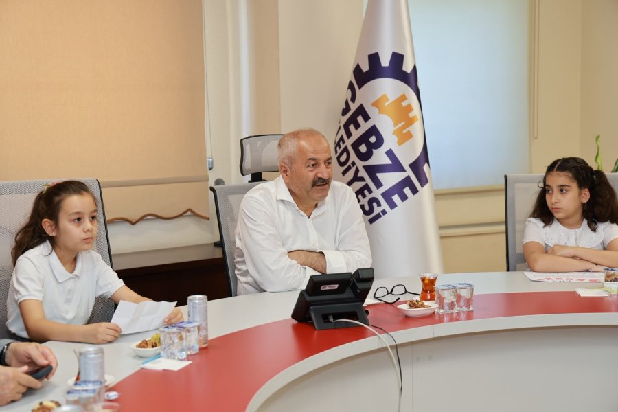 Minik Öğrencilerden Başkan Büyükgöz’e Ziyaret