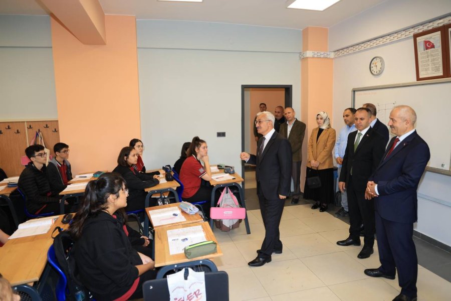 Kaymakam Özyiğit ve Başkan Büyükgöz Bayrak Töreninde