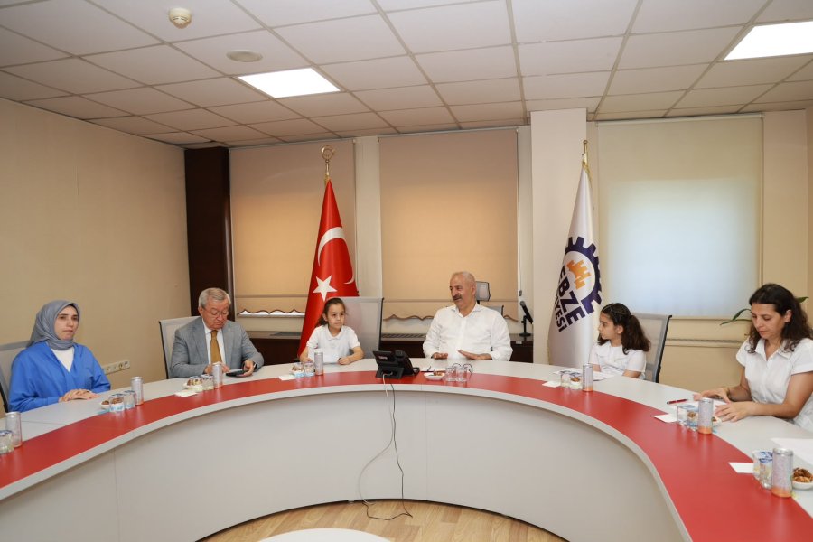 Minik Öğrencilerden Başkan Büyükgöz’e Ziyaret