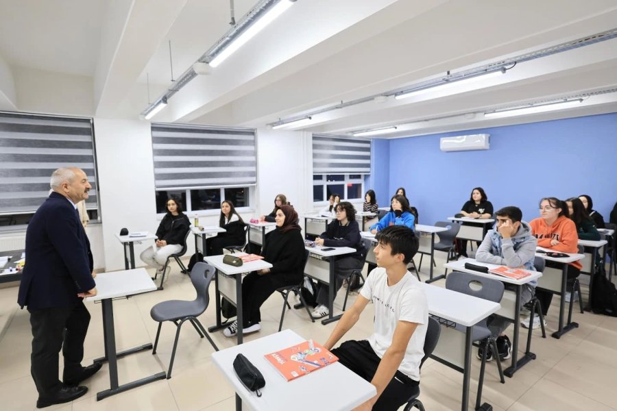 Büyükgöz’den ‘güzide’  gençlere tatlı sürpriz   