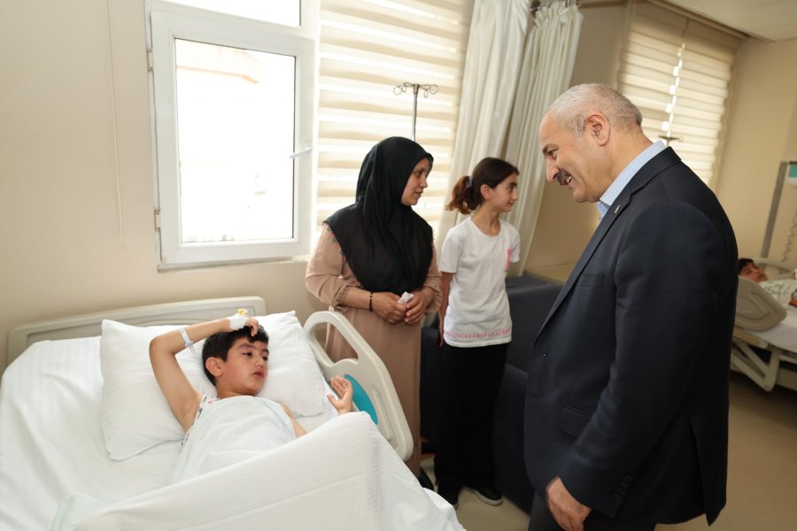 Başkan Büyükgöz’den çocuklara moral hediyesi