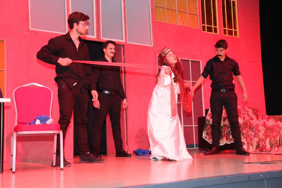 GESMEK Tiyatro Ekibinden muhteşem performans