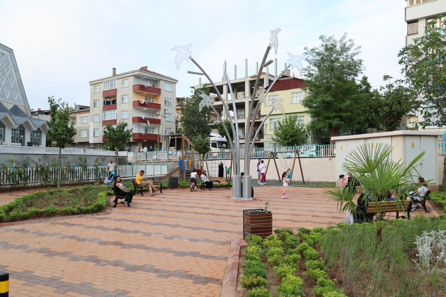 Başkan Büyükgöz Yeni Yapılan Parkı İnceledi