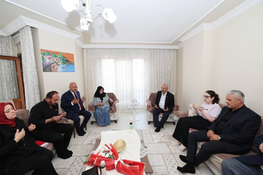Başkan Büyükgöz ve Milletvekili Kurt’tan Şehit Ailesine Ziyaret