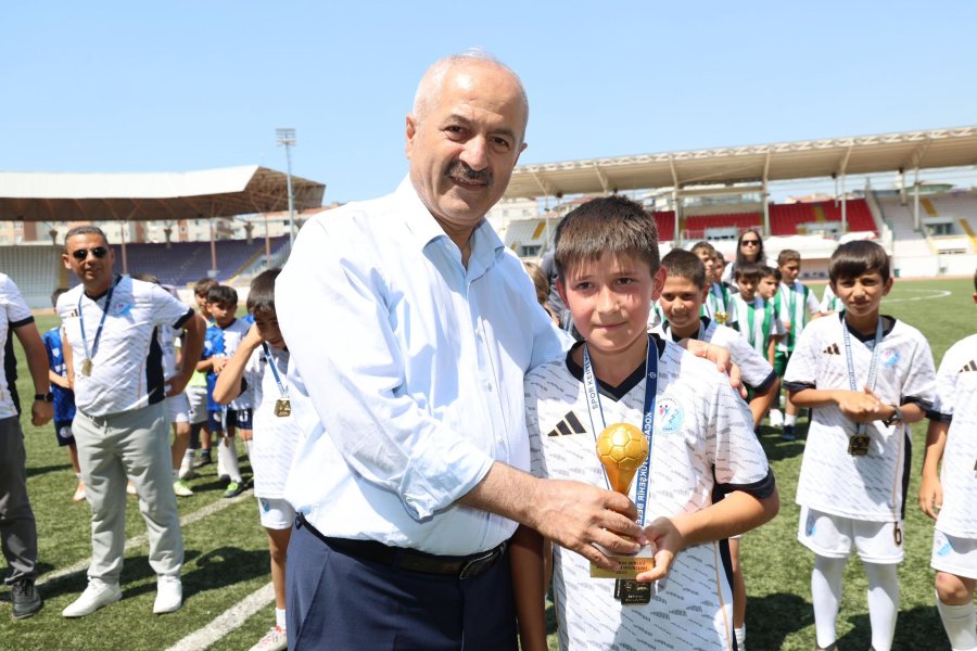 Başkan Büyükgöz Minik Sporcuları Yalnız Bırakmadı