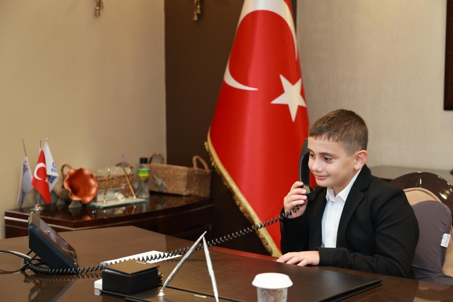 Başkan Büyükgöz Koltuğunu Minik Başkan’a Devretti