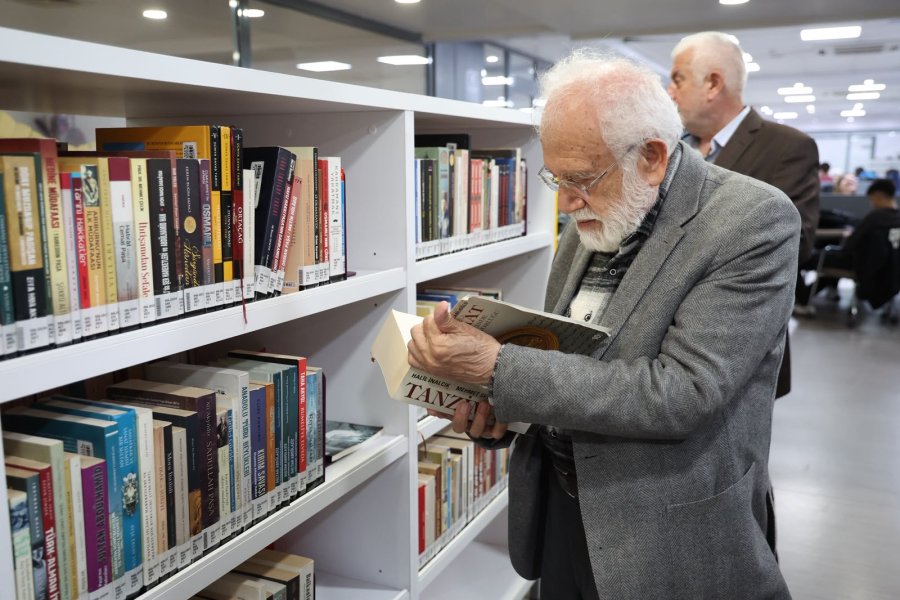 Prof. Dr. İhsan Süreyya Sırma’dan Çoban Mustafa Paşa Kütüphanesi’ne Ziyaret