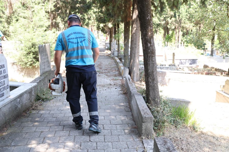 Mezarlık ve Şehitliklerde Kapsamlı Bakım Çalışması