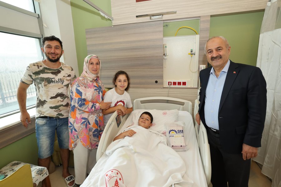 Başkan Büyükgöz’den çocuklara moral hediyesi